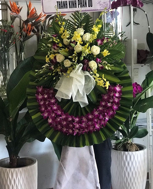 TOP hoa chia buồn, hoa tang lễ sáng trọng, giá rẻ nhất năm 2019