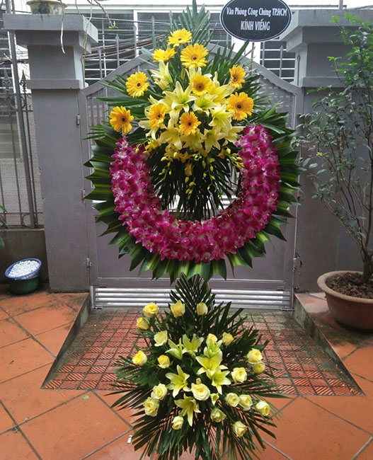 Dịch vụ hoa chia buồn đám điếu thành kính, giao hoa tận nhà Bình Định